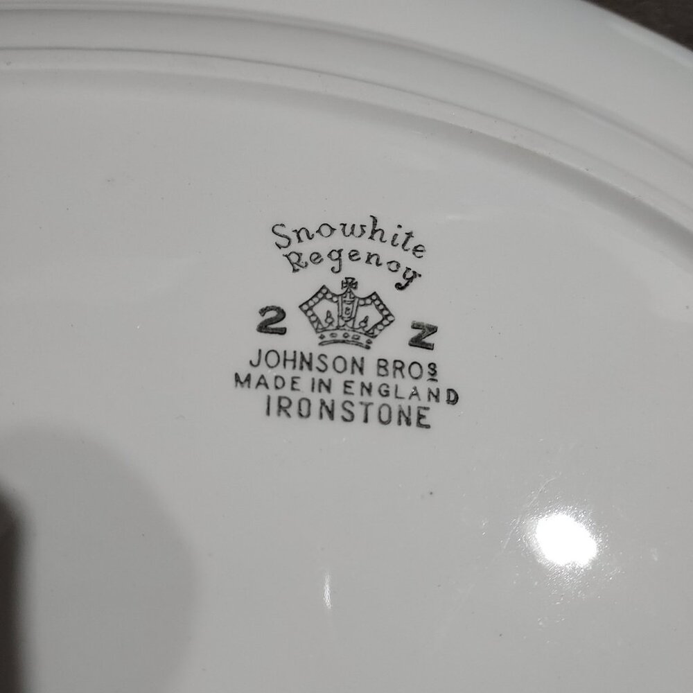 Johnson Brothers Ironstone Snow White Regency 14" Scalloped Edge Oval Platter - Picture 5 of 8